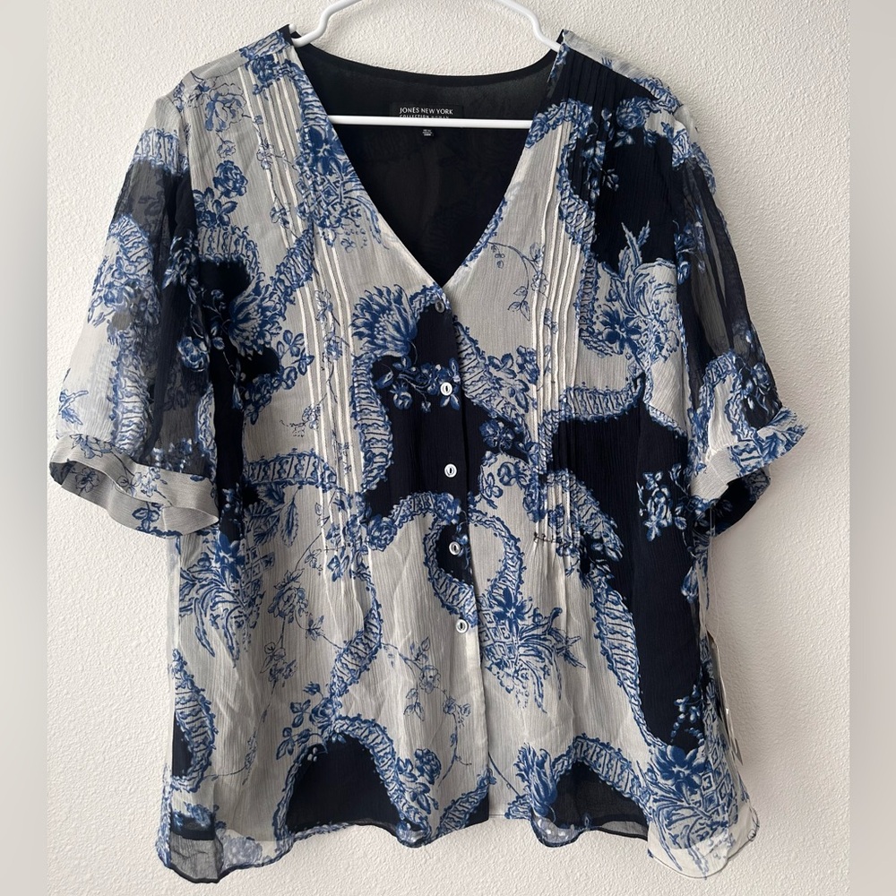 NWT Jones New York Women's 100% silk Blue and White Floral Top with button front